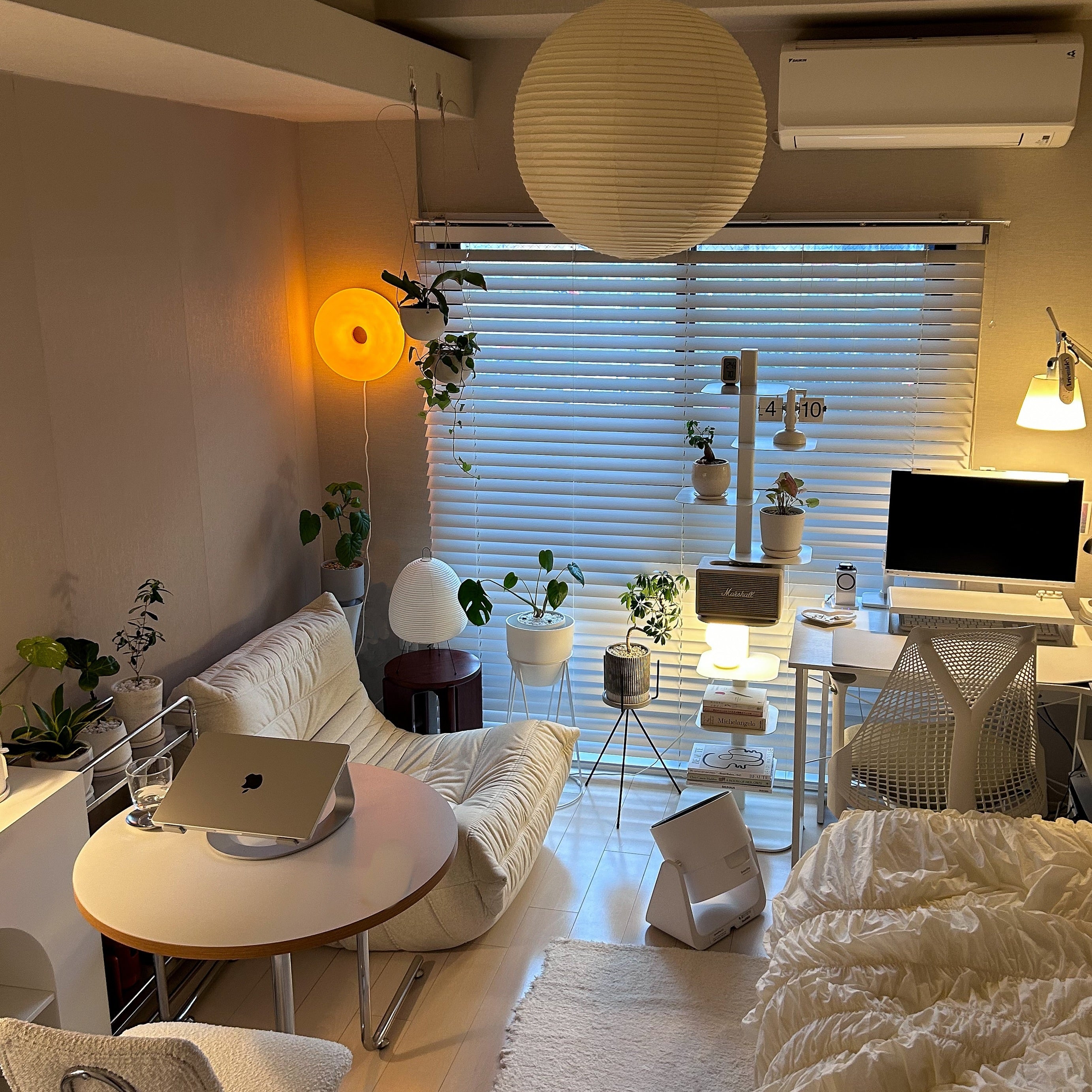 Roomnhome セントラルラウンドテーブル スチールフレーム - MIRUMU