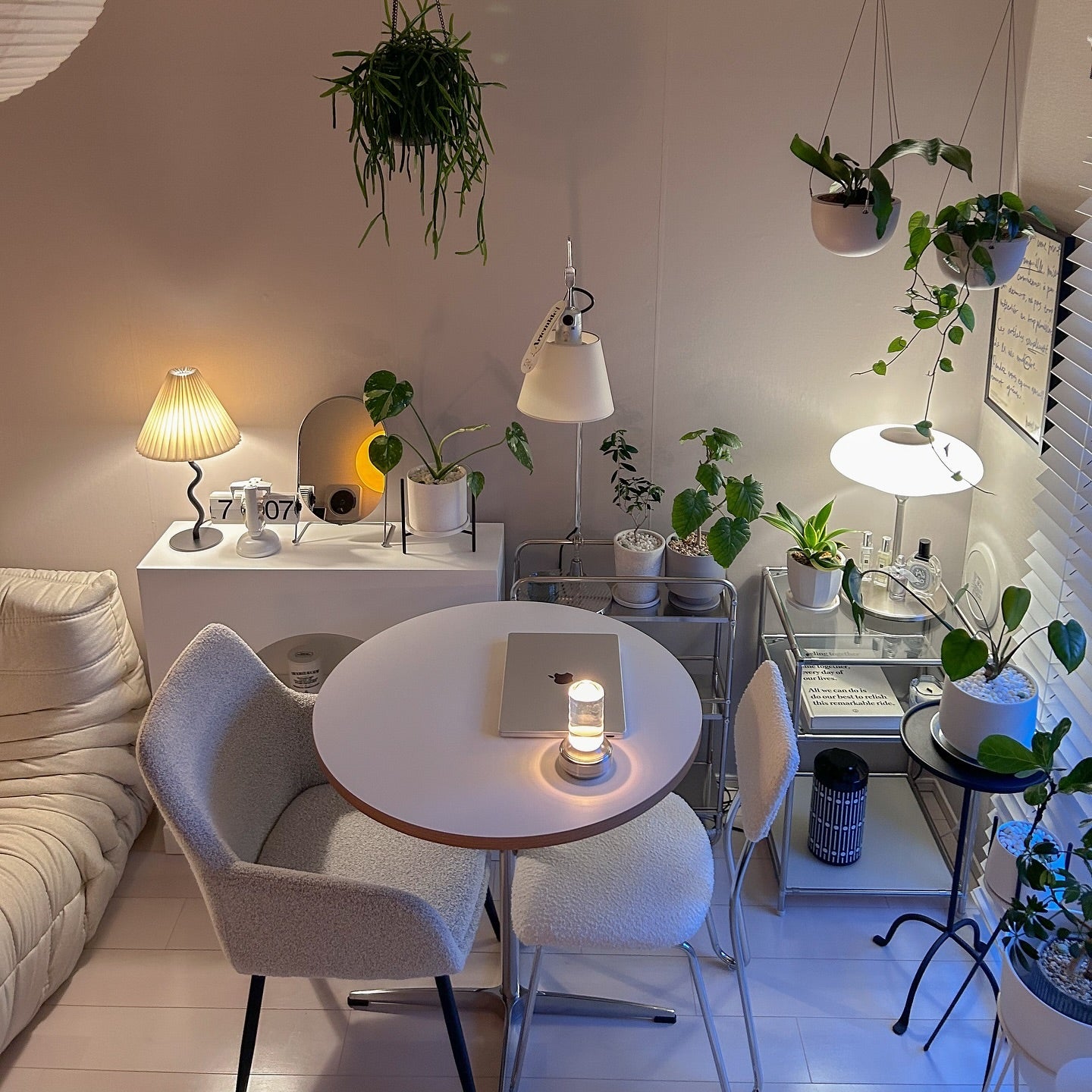 Roomnセントラルラウンドテーブル ダイニングテーブル roomnhome セントラル ダイニングテーブル 直径80cm 丸テーブル