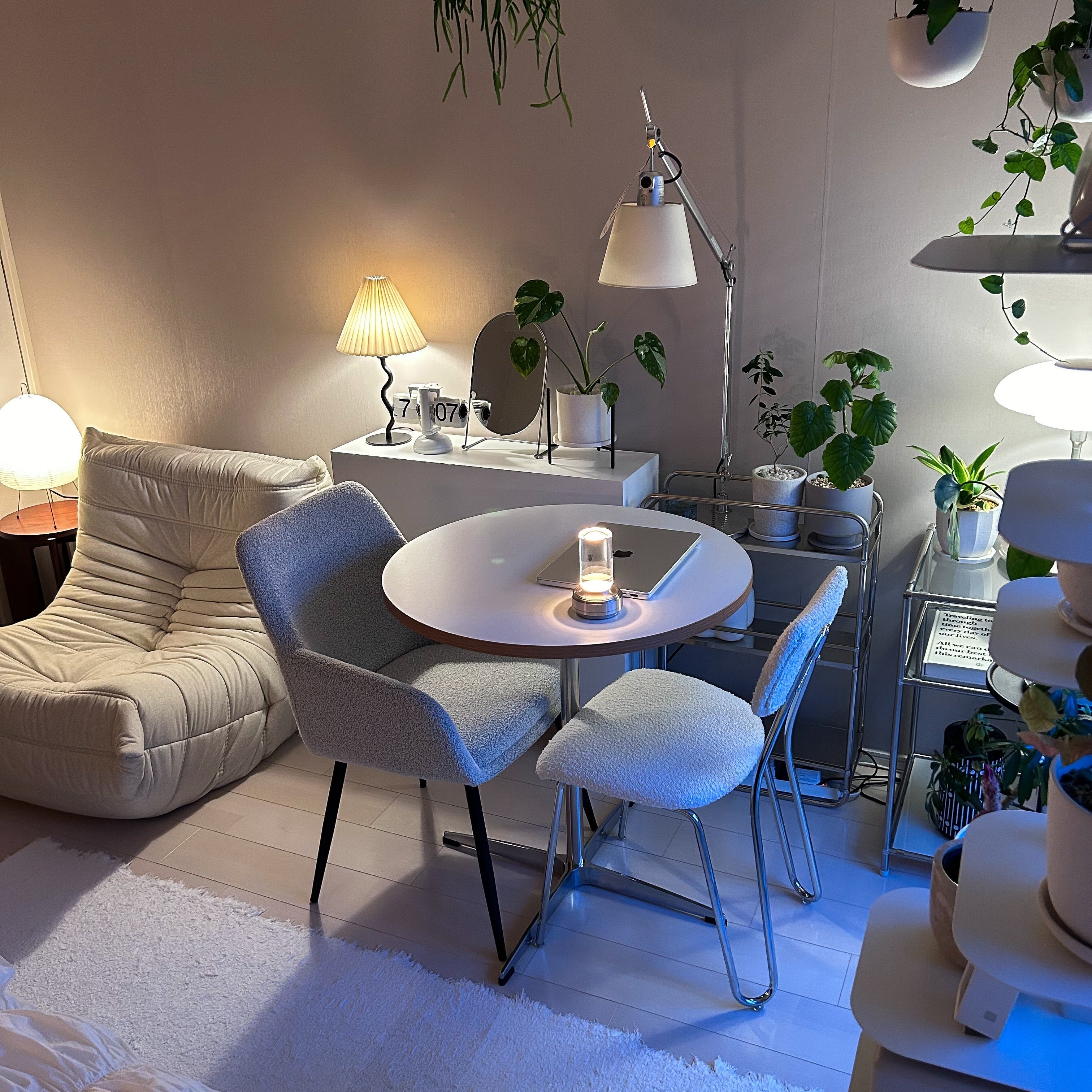 Roomnhome セントラルラウンドテーブル スチールフレーム - MIRUMU
