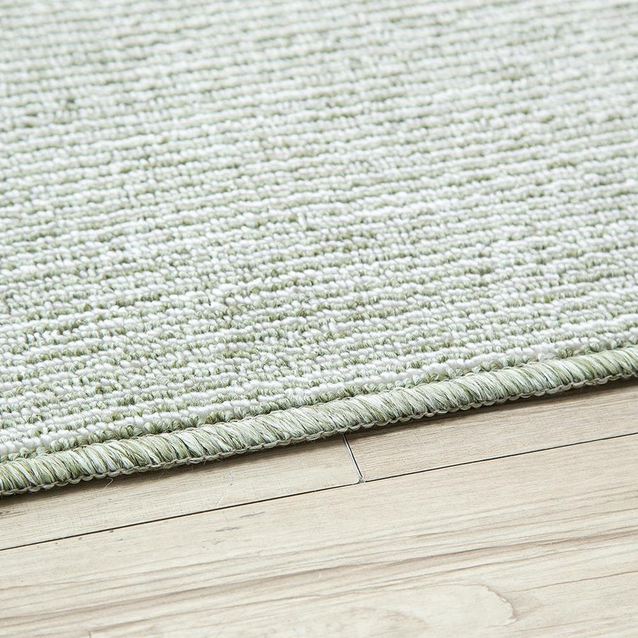 A green carpet for spending time comfortably with pets (2 tatami mats)