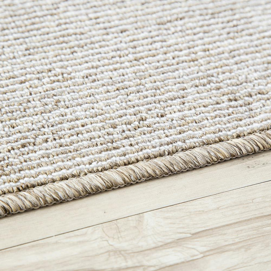 A beige carpet for spending time comfortably with pets, 4.5 tatami mats