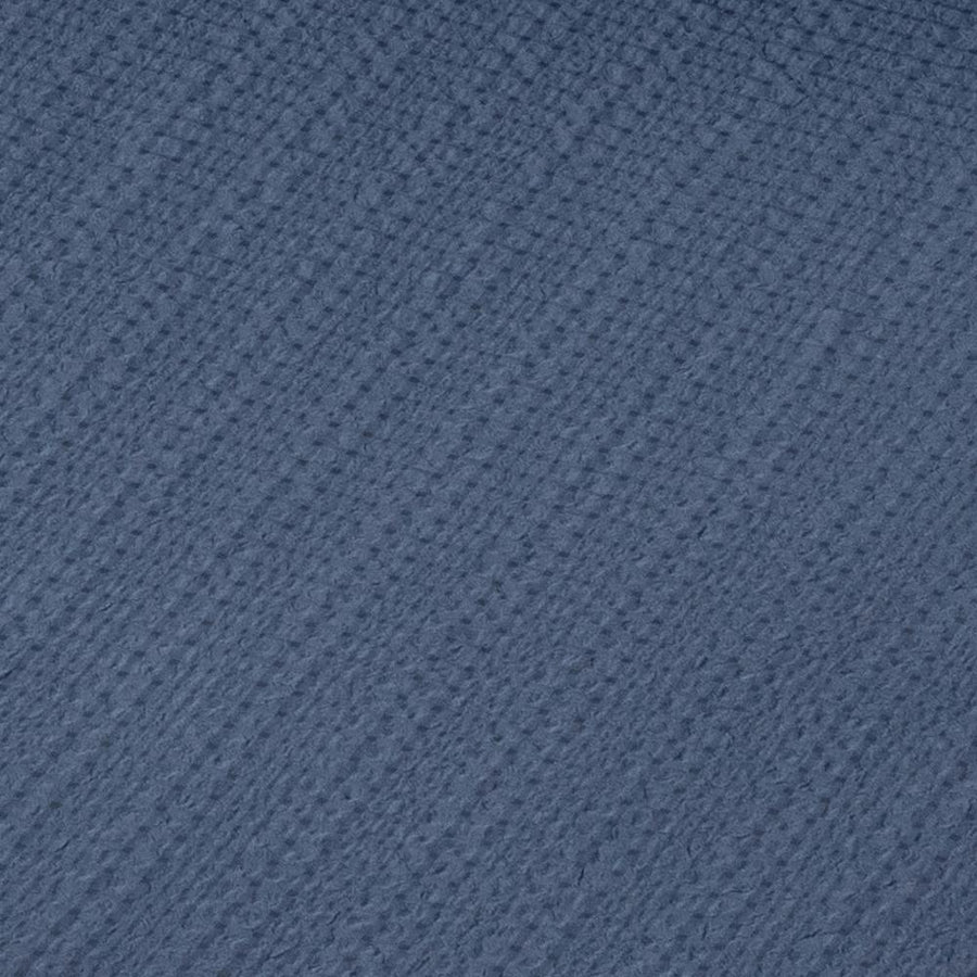 A smooth-feeling duvet cover in navy, single size