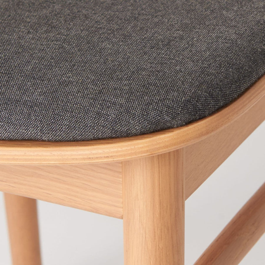 Round chair, fabric seat, oak, natural