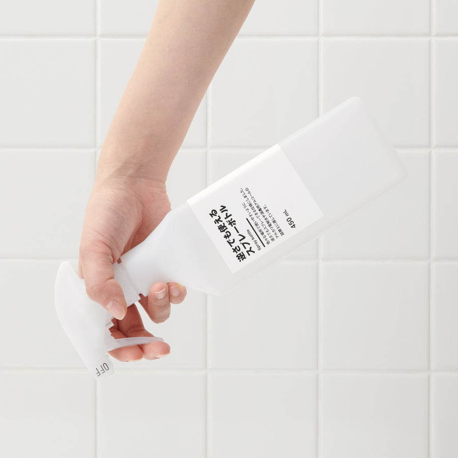 A spray bottle that can be used upside down