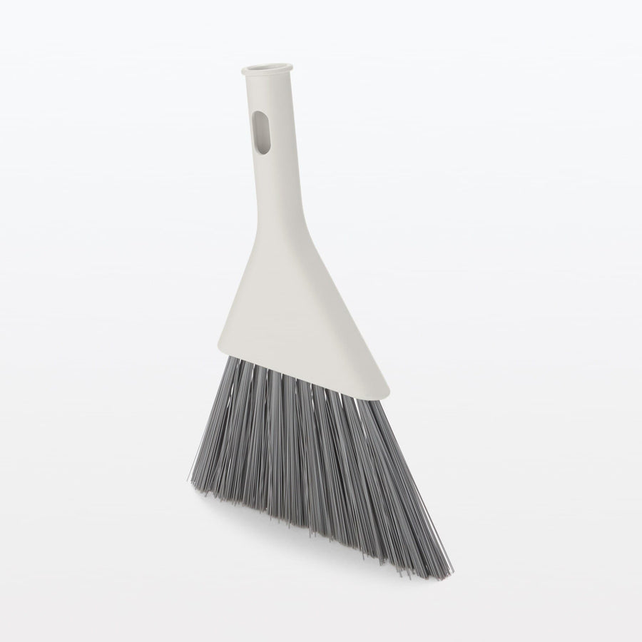 Outdoor broom with replaceable head