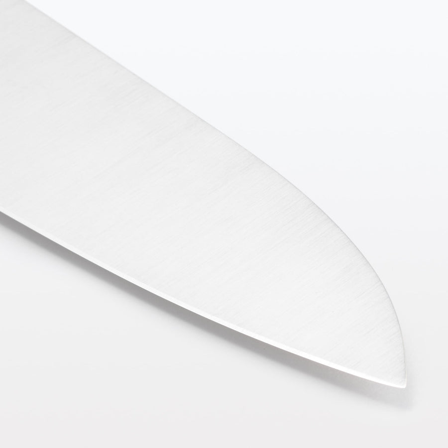 An all-purpose knife that is easy to hold and cut with