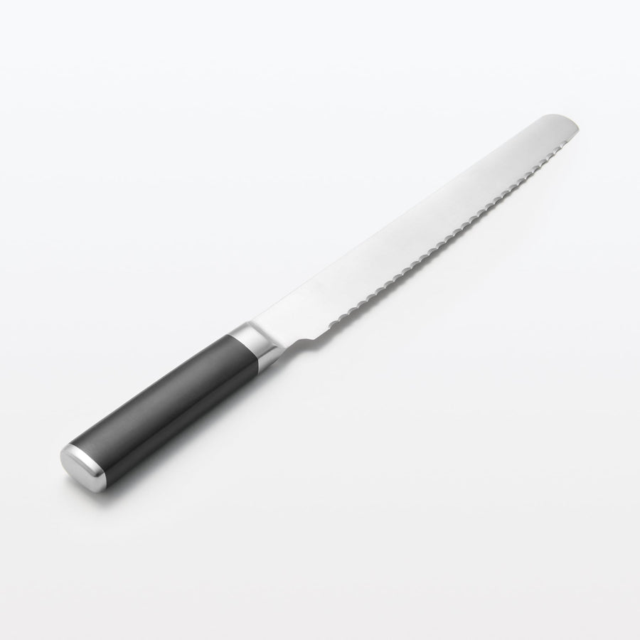 A bread knife that is easy to hold and cut with