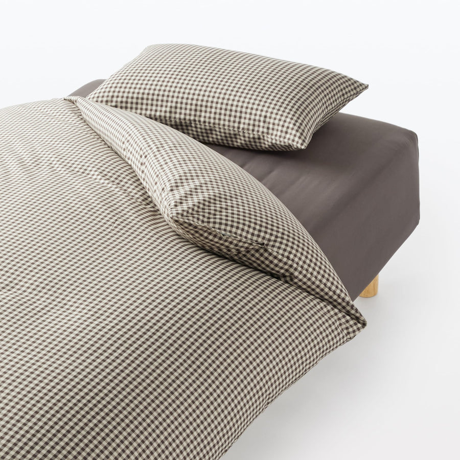 Recycled polyester pillowcase that dries quickly