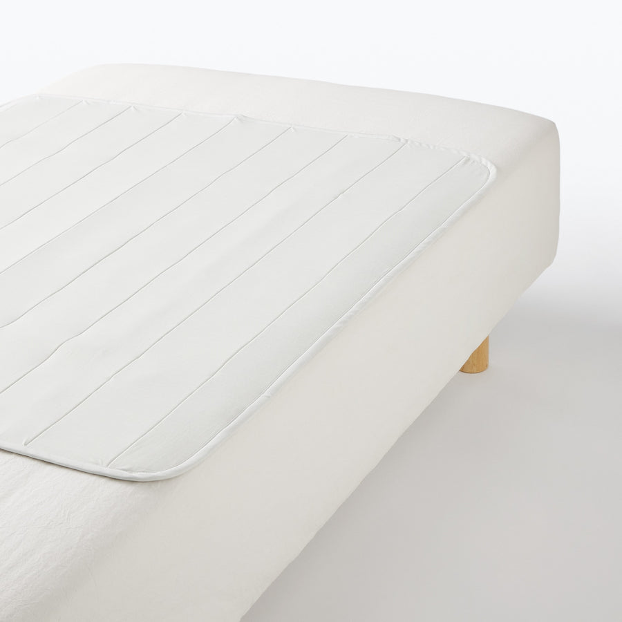 Anti-slip, cool, compact mattress pad