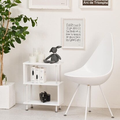 Compact and easy-to-use Scandinavian-style side table (WH)