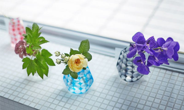 Mini flower vase in red and white