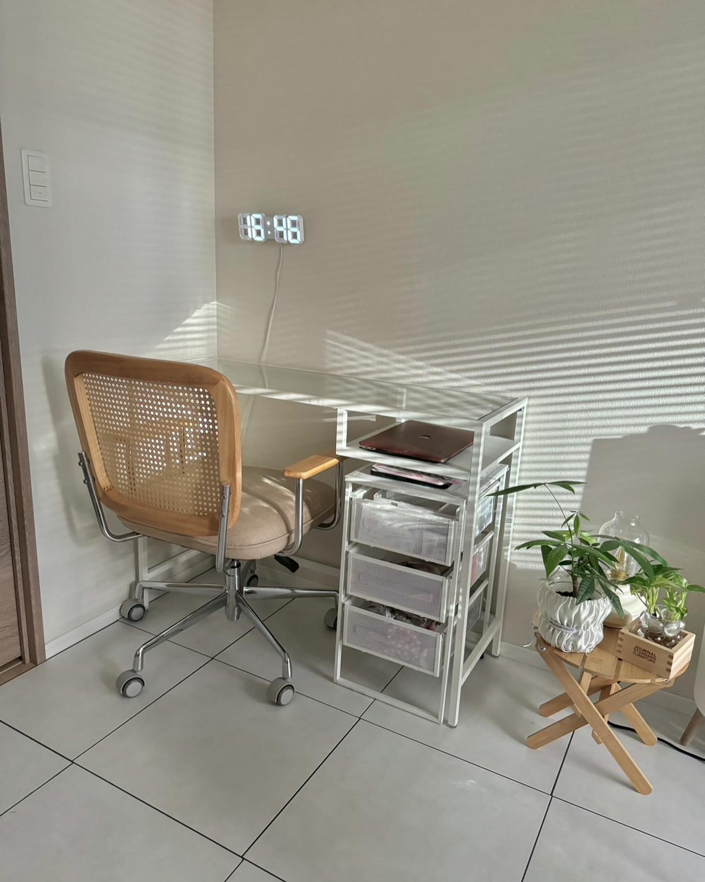 IKEA VITTSJÖ ヴィットショー ラップトップテーブル VITTSJÖ ヴィットショー ラップトップテーブル, ブラック