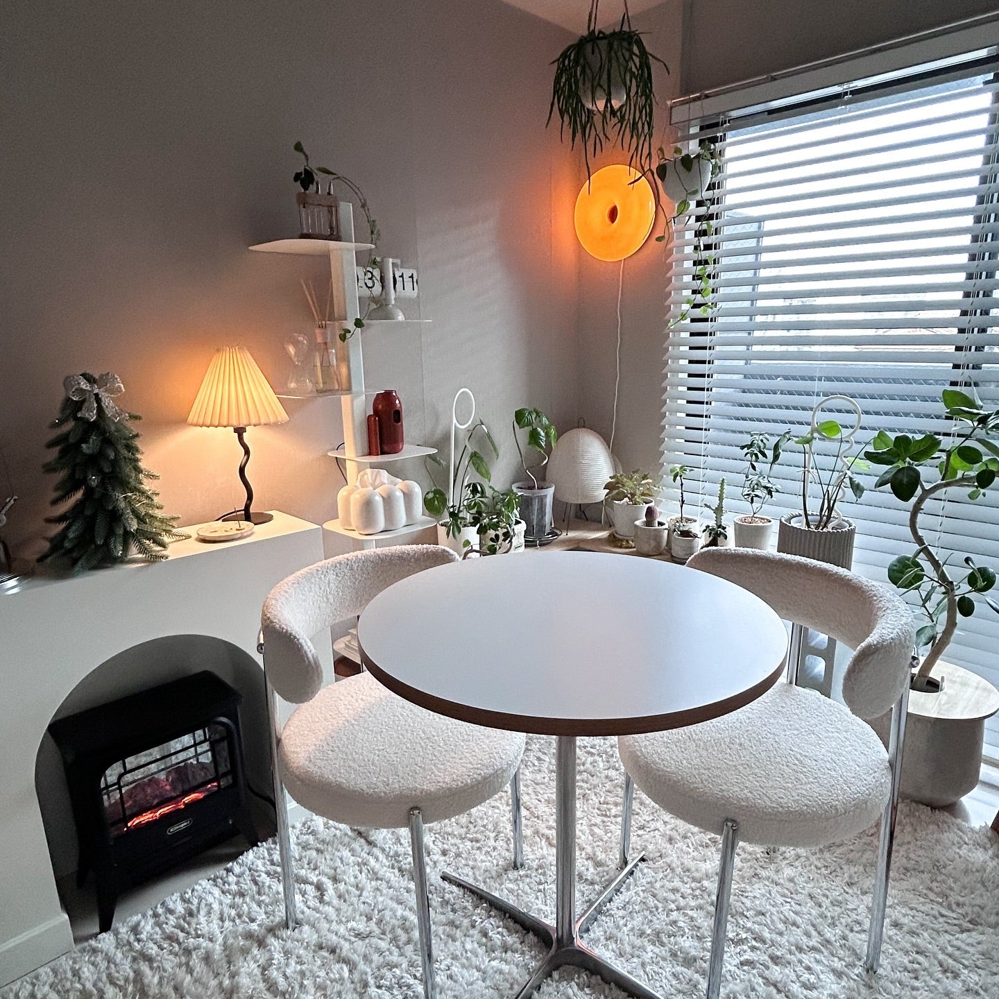 Roomnセントラルラウンドテーブル ダイニングテーブル 楽天市場】roomnhome セントラル ダイニングテーブル 直径80cm 丸