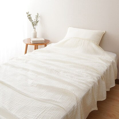 Soft cotton triple layer gauze blanket (S/IV)