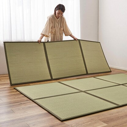 Foldable tatami mat with three connected sides, 75 x 225 cm