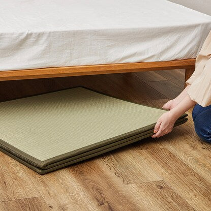 Foldable tatami mat with three connected sides, 75 x 225 cm