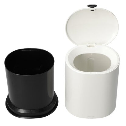 Easy to open and close toilet pot with handle