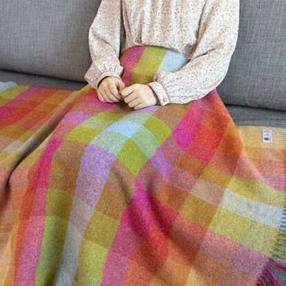 Large wool blanket (block check/red)