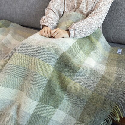 Large wool blanket (striped check/gray)