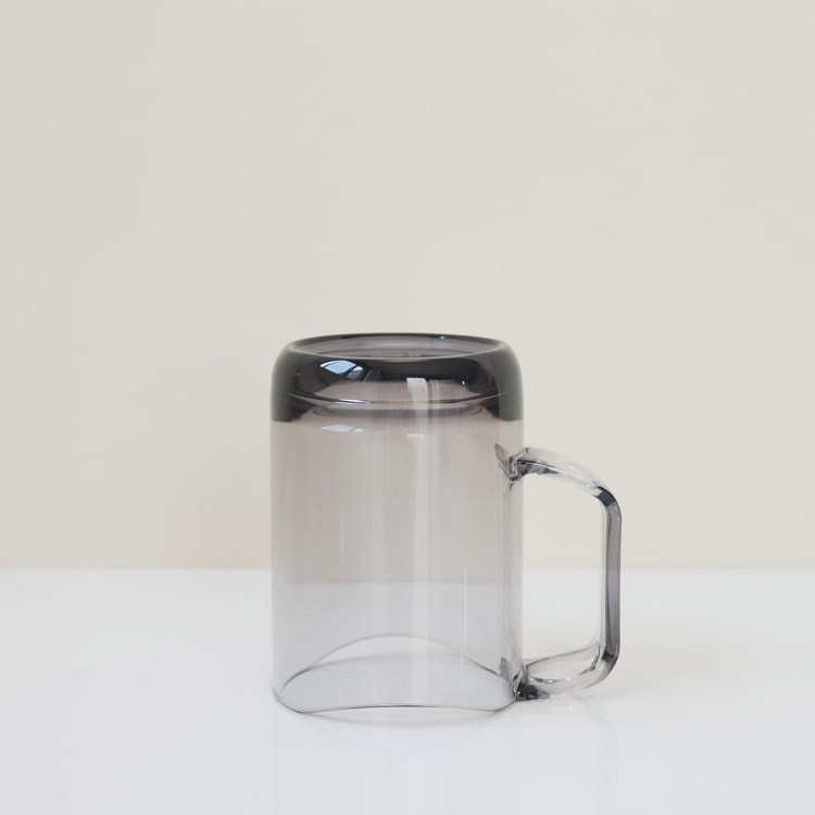 Water-draining stand mug, gray