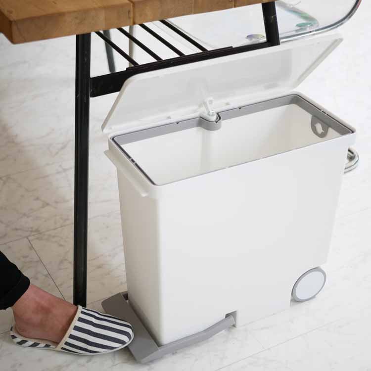 Orua 25 Slim Vertical Pedal Bin, White