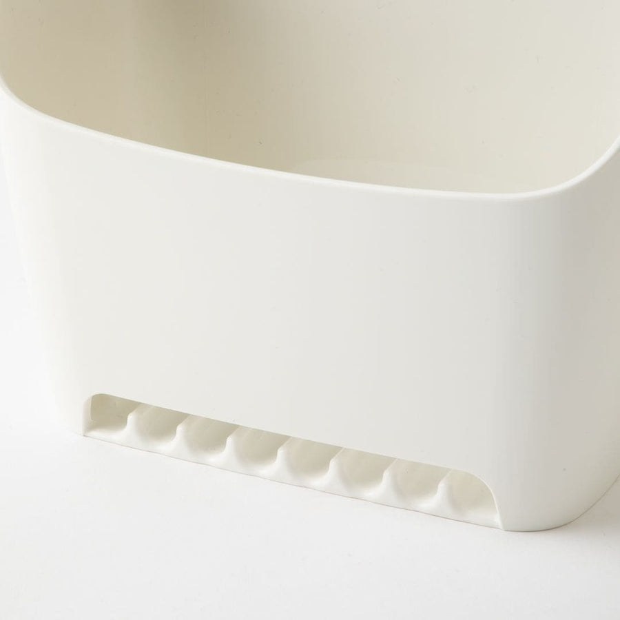 Towel bar basket, white
