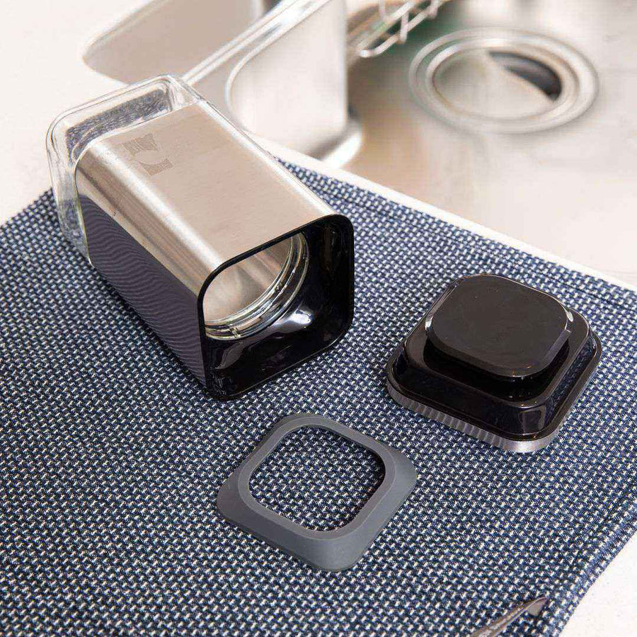 CUBE JAR WITH PRESS LID M