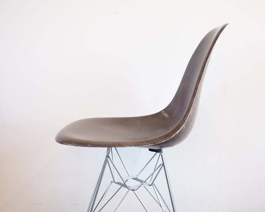 Eames side shell chair ブラウン