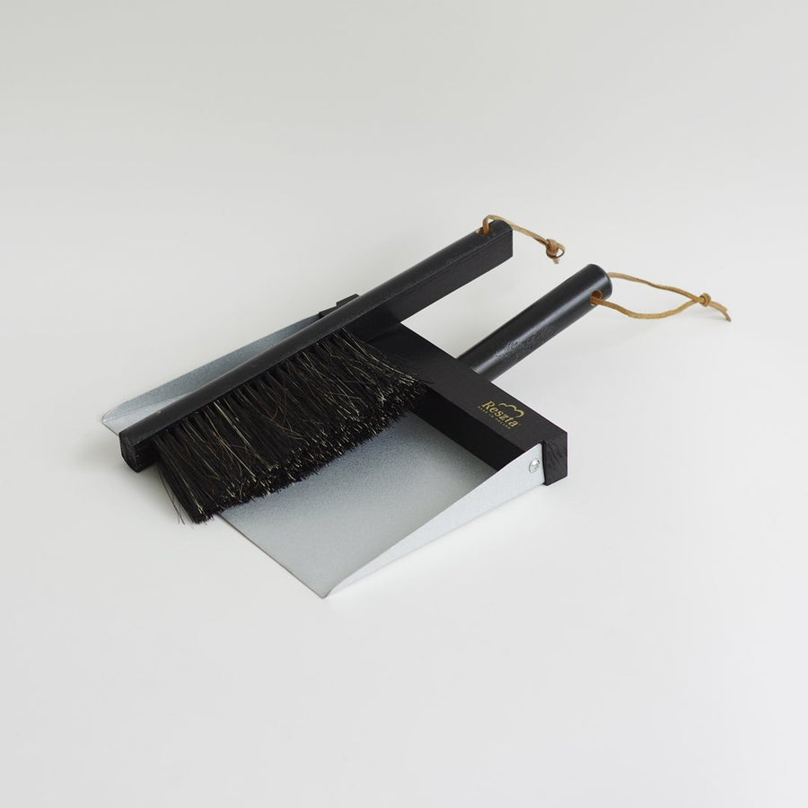 Hand brush and dustpan set