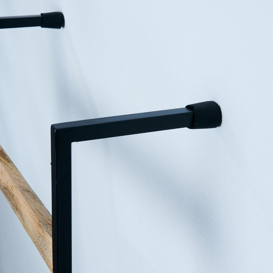 Wall hanger