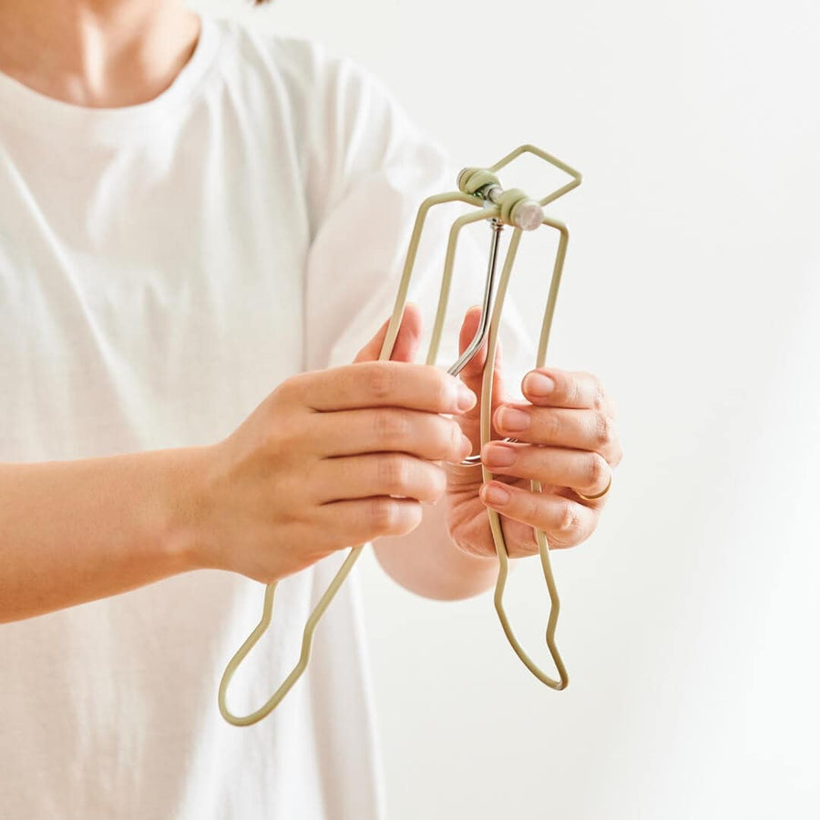 FOLDING HANGER