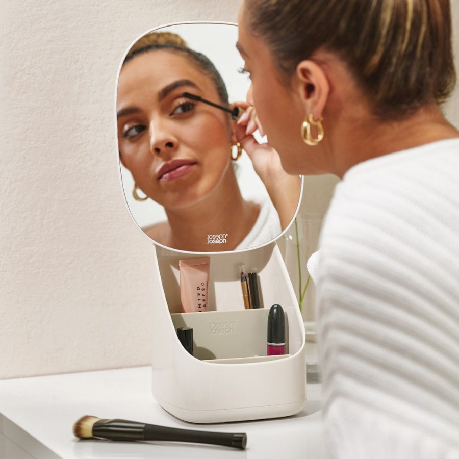 Cosmetic organizer with mirror