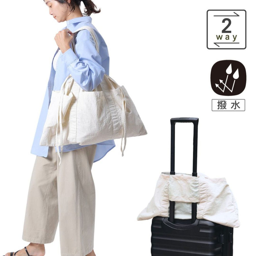 A water-repellent tote bag that can hold a lot of luggage