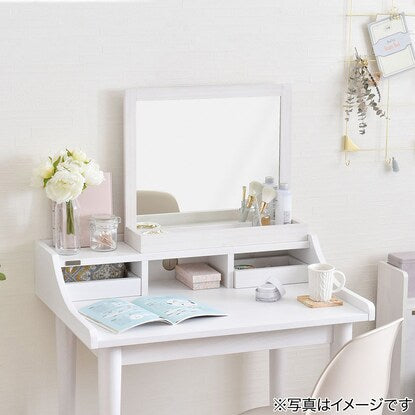 A large tabletop mirror (white) that is convenient for your desk or entryway