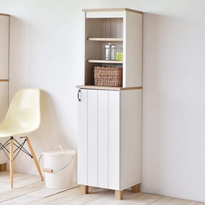 A French country style cabinet with a lovely combination of white and natural (Cabinet W85)