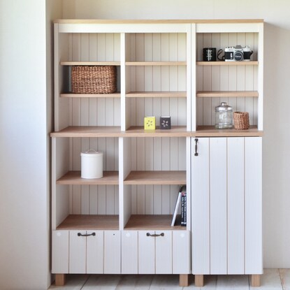 A French country style cabinet with a lovely combination of white and natural (Cabinet W85)