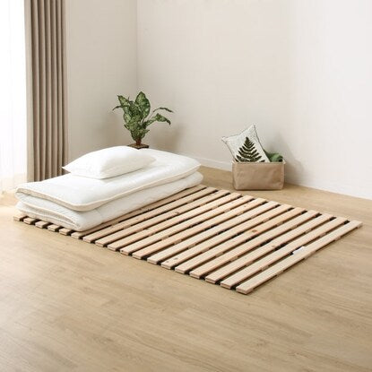 Double bed with roll-up cypress slats (COR)