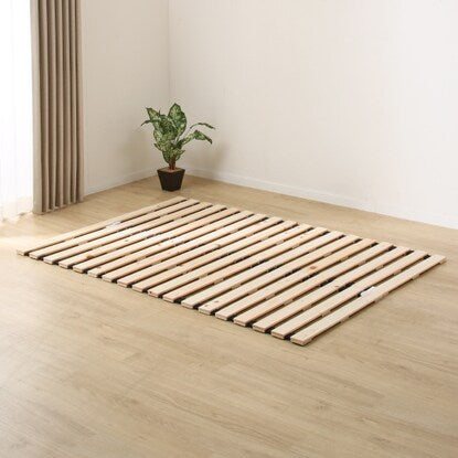 Double bed with roll-up cypress slats (COR)