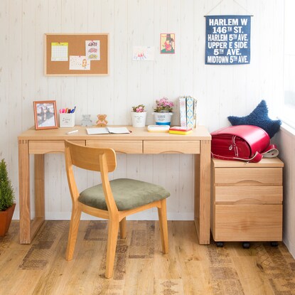 A natural wood desk with beautiful grain of ash veneer, depth 45cm (width 120cm light brown)