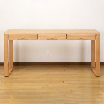 A natural wood desk with beautiful grain of ash veneer, depth 45cm (width 150cm light brown)