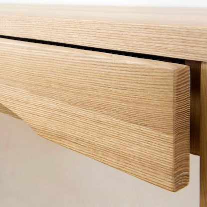 A natural wood desk with beautiful grain of ash veneer. Depth 59cm (width 150cm light brown)