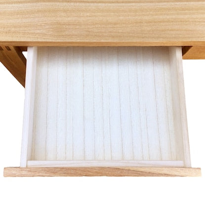 A natural wood desk with beautiful grain of ash veneer. Depth 59cm (width 150cm light brown)