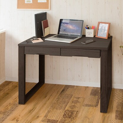 A natural wood desk with beautiful grain of ash veneer. Depth 59cm (width 90cm, dark brown)