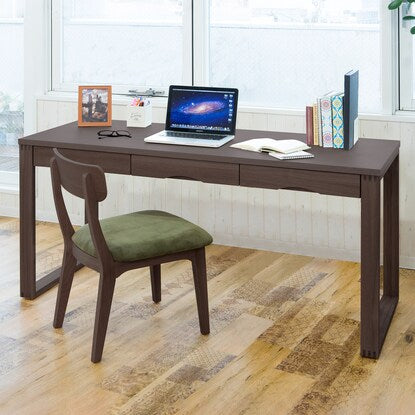 A natural wood desk with beautiful grain of ash veneer. Depth 59cm (width 150cm, dark brown)