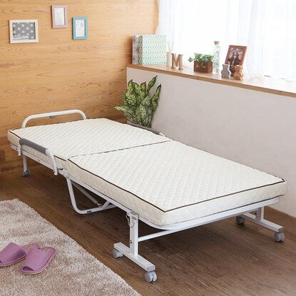 Compact semi-short single folding bed (width 84 x depth 190 cm WH)