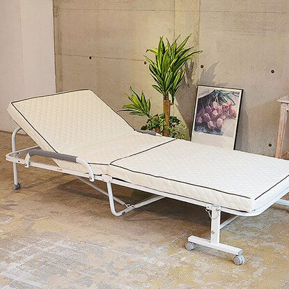 Compact semi-short single folding bed (width 84 x depth 190 cm WH)