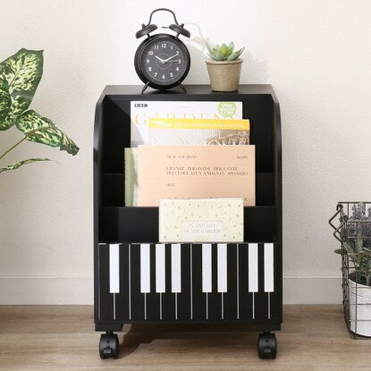 A cute, convenient storage cabinet for music sheets (low type)