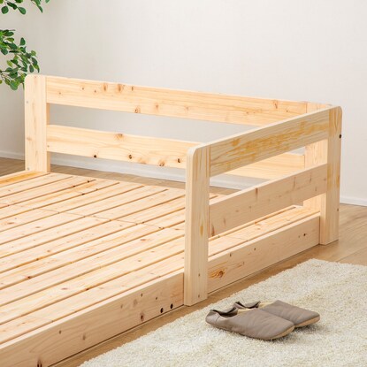 Single slatted floor bed with side guard