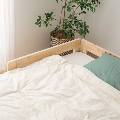 Single slatted floor bed with side guard