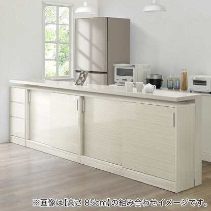 A slim cabinet with a beautiful wood grain pattern and drawers (width 30 x height 85 cm, gloss finish WW)